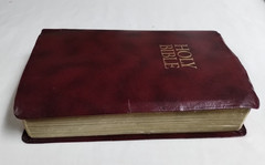 Holy Bible KJV Old & New Giant Print 1994 – Nelson Publishers Faux Leather-Bound